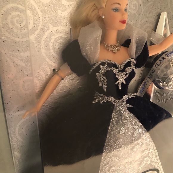 2000 Millennium Keepsake Barbie Special Edition - Picture 3 of 3
